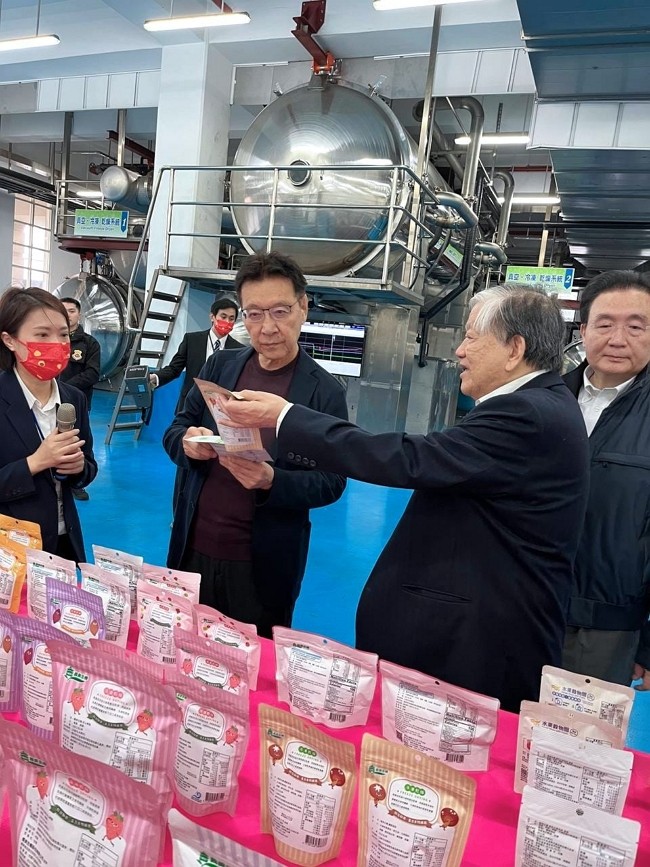 Jaw Shaw-kong highlights food safety, sustainability during I-Mei Foods factory visit in Taiwan