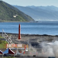 台灣旭海科研火箭發射場域　首支類衛星載具火箭升空